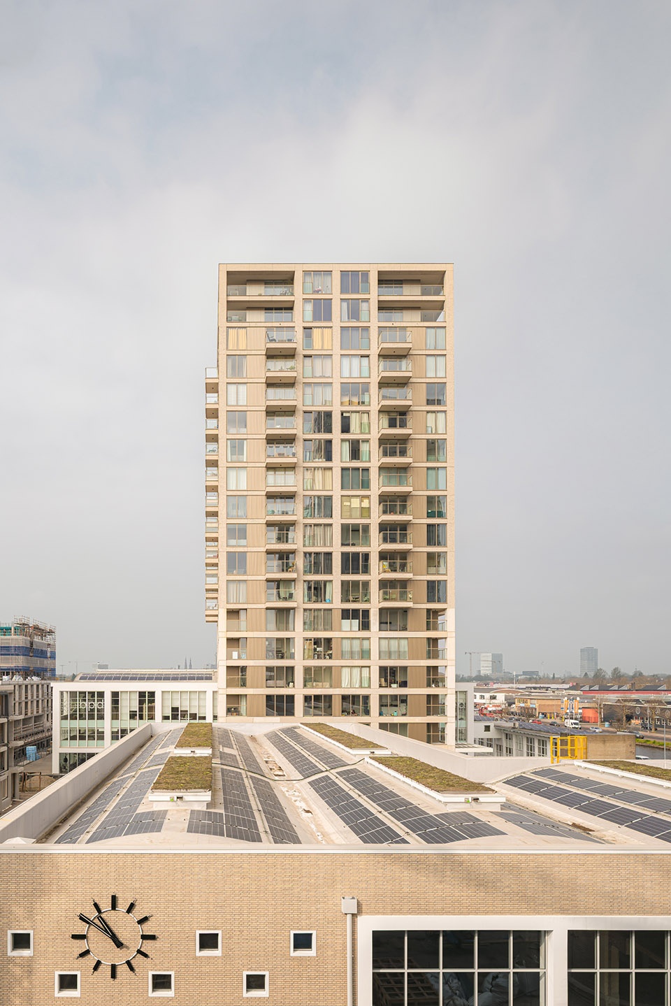 fresh residential tower by kaan architecten
