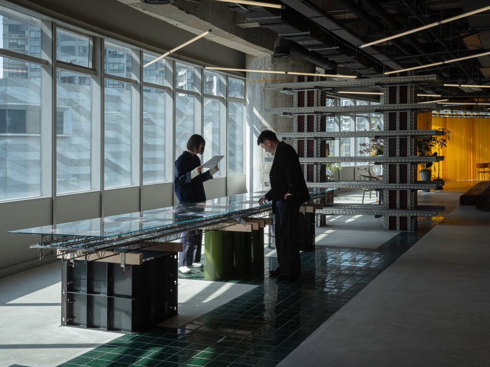 889glo art space by spactrum