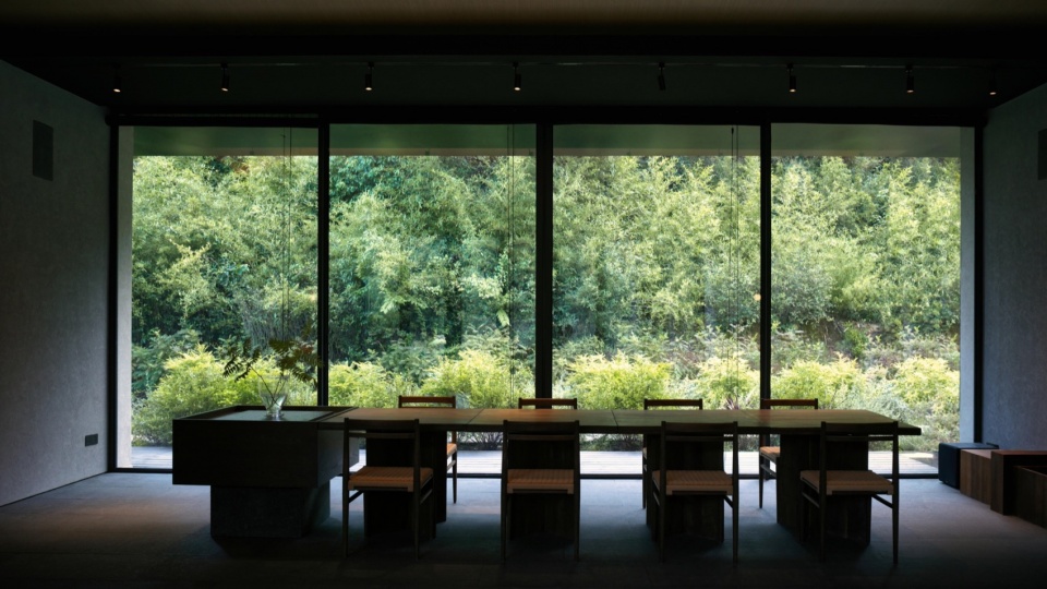 Anadu Pine Villa by STUDIO8 Architects