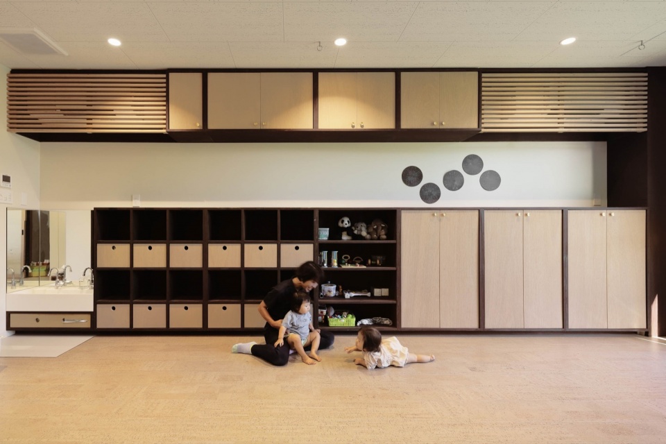 FK Kindergarten and Nursery by HIBINOSEKKEI Youji no Shiro KIDS DESIGN LABO