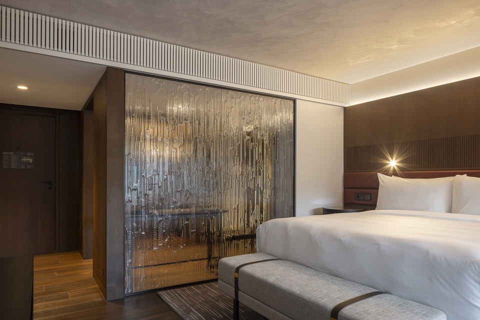 fairmont golden prague glass wall by lasvit