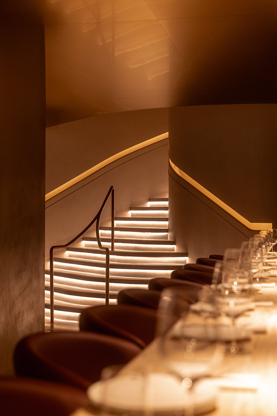 mr porter steakhouse bar lounge by baranowitz kronenberg