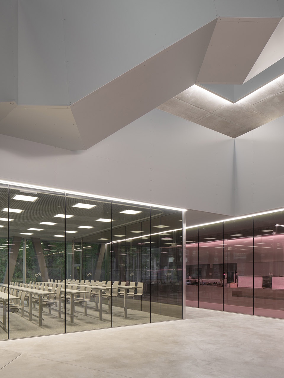 sierre business and general education school by bonnard woeffray architectes