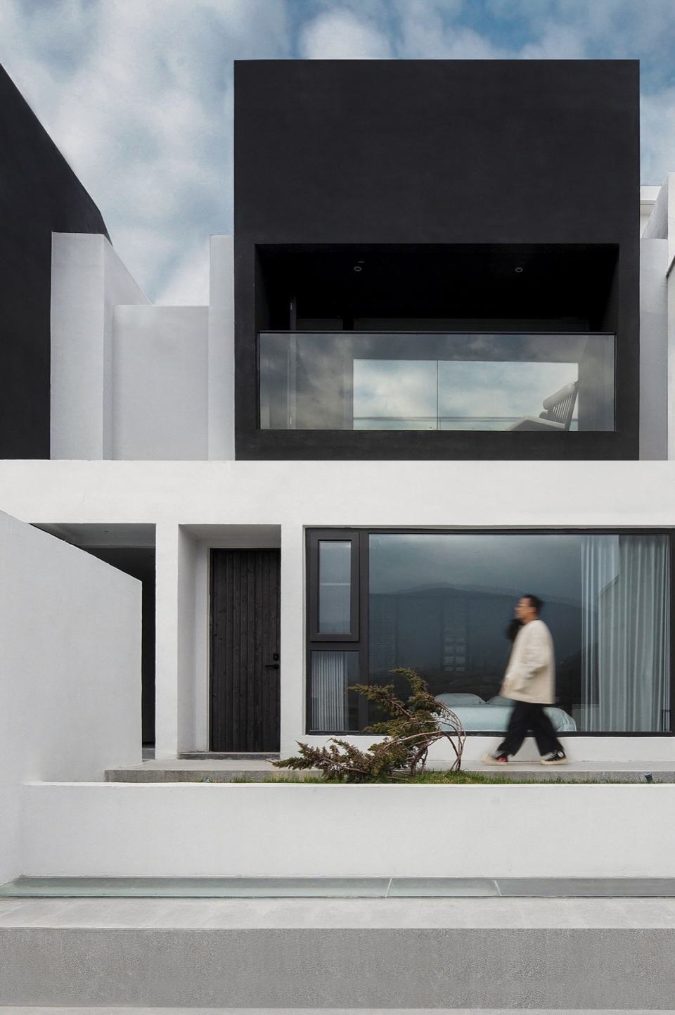 under 35 li xiang