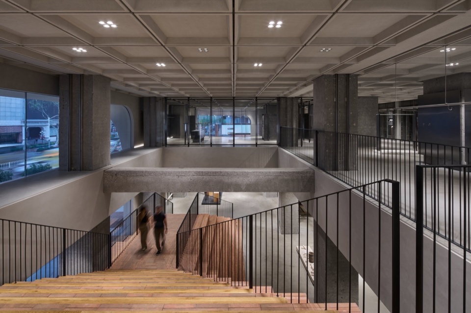 ZARA Nanjing Xinjiekou Flagship Store by AIM Architecture