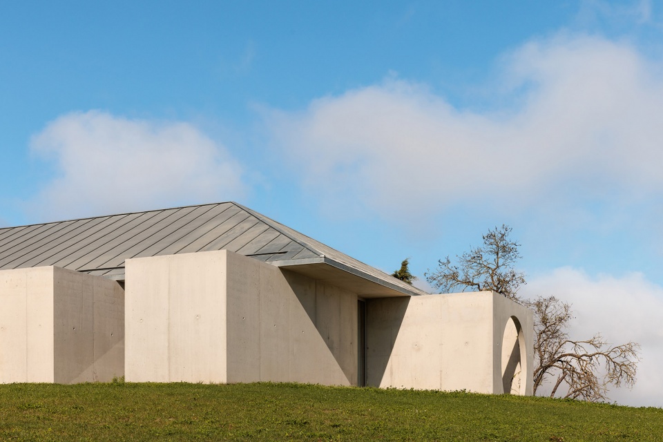 house in serra do louro by joao completo cimbre