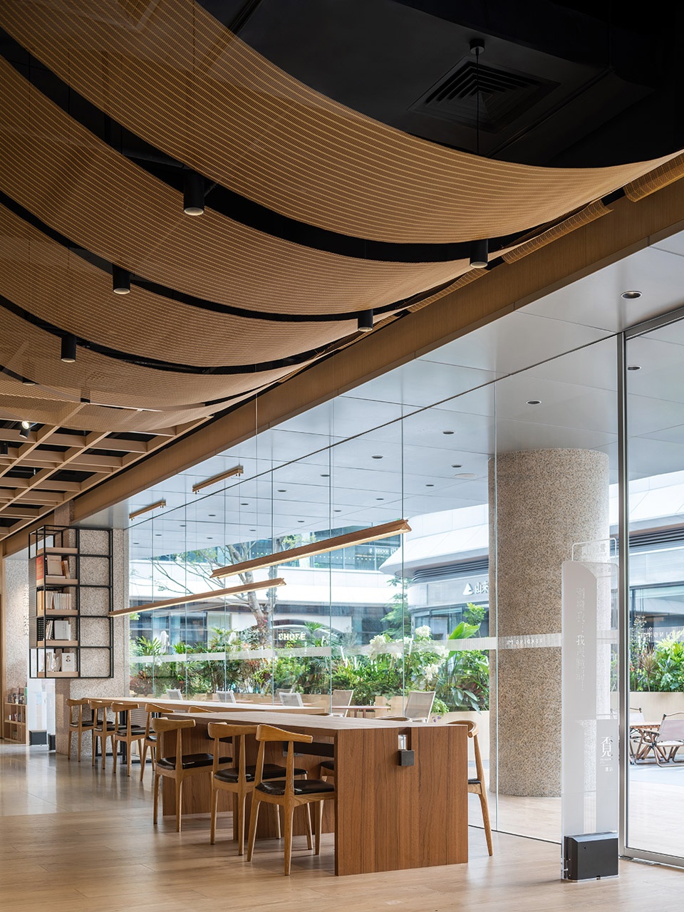 i reading at dayun tiandi branch shenzhen by moc design
