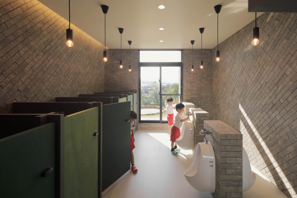 FK Kindergarten and Nursery by HIBINOSEKKEI Youji no Shiro KIDS DESIGN LABO