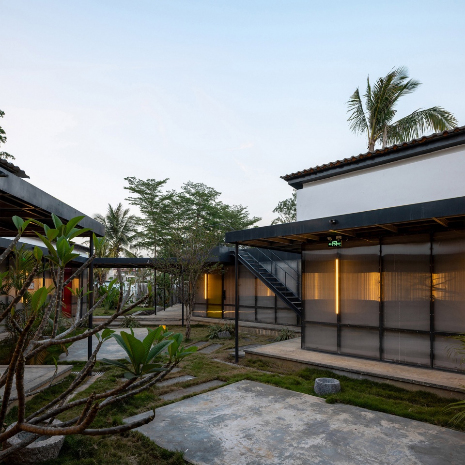 earth hugging duke plaza by edge architect