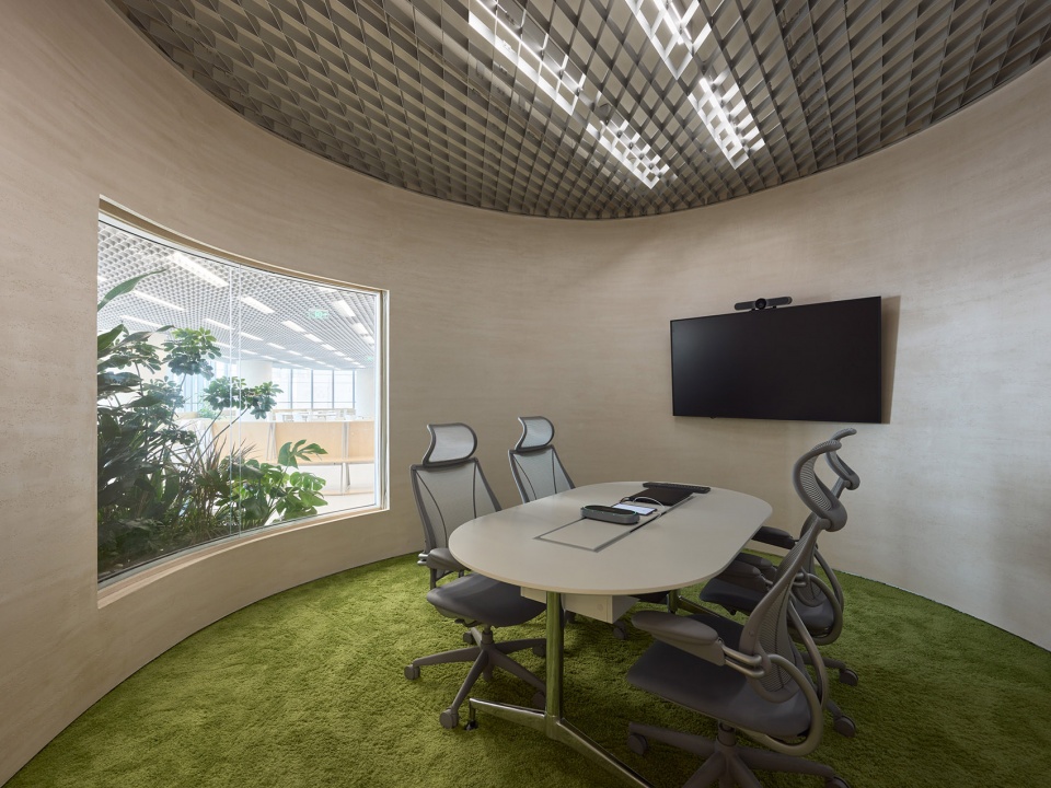 interior design for an asset management company by hcch studio