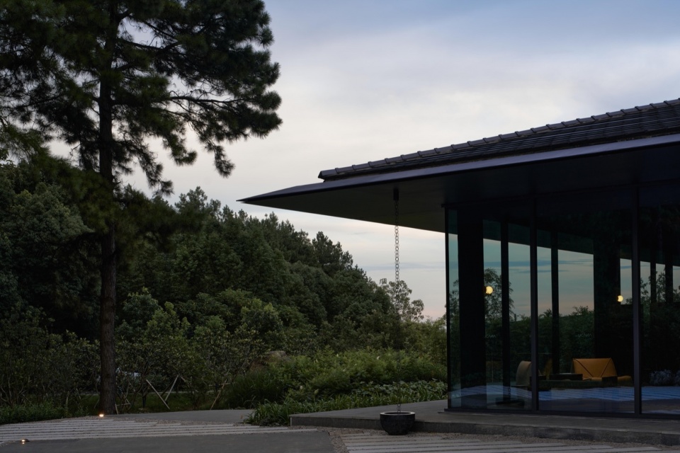 Anadu Pine Villa by STUDIO8 Architects