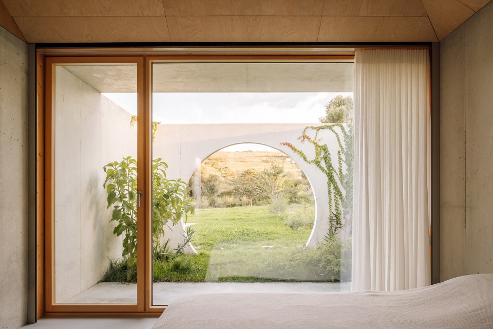 house in serra do louro by joao completo cimbre