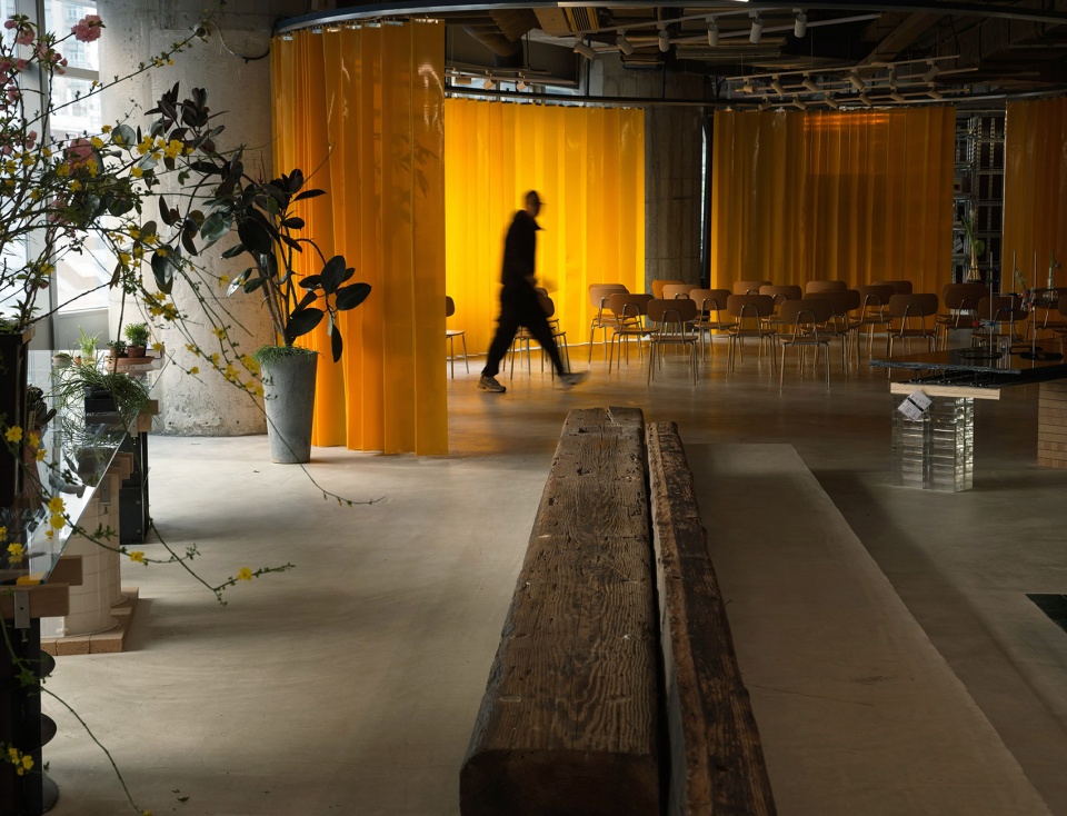 889glo art space by spactrum
