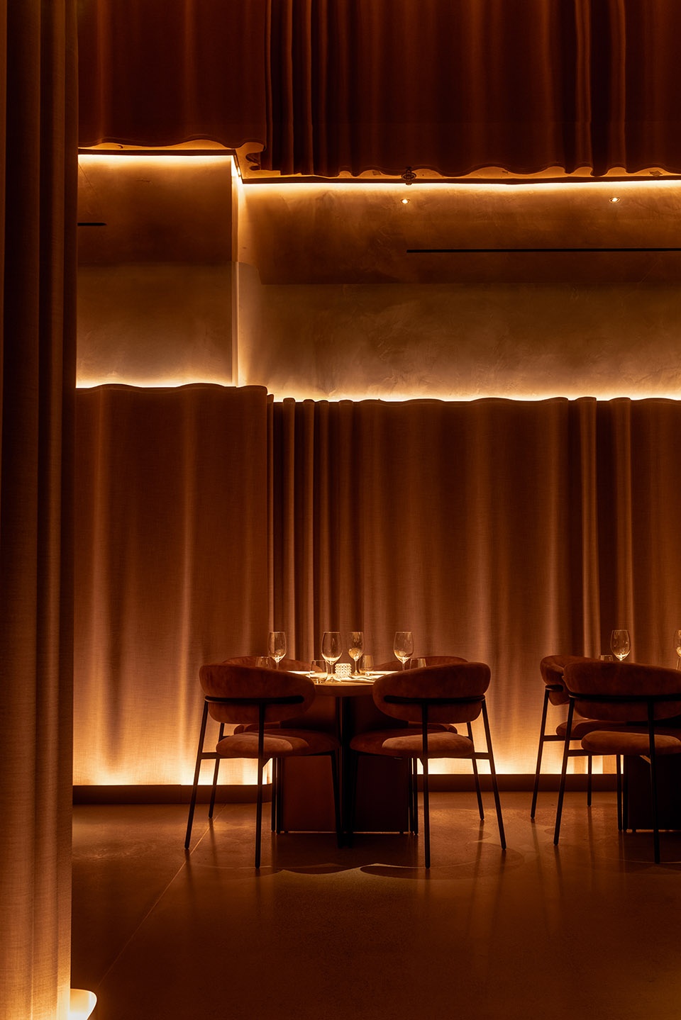 mr porter steakhouse bar lounge by baranowitz kronenberg
