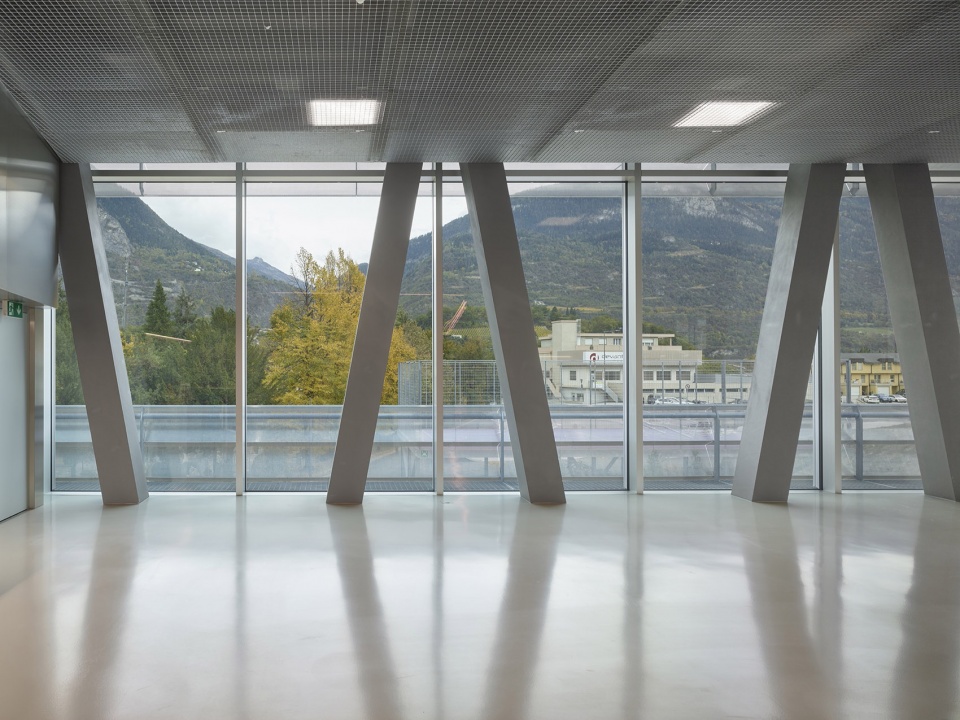 sierre business and general education school by bonnard woeffray architectes
