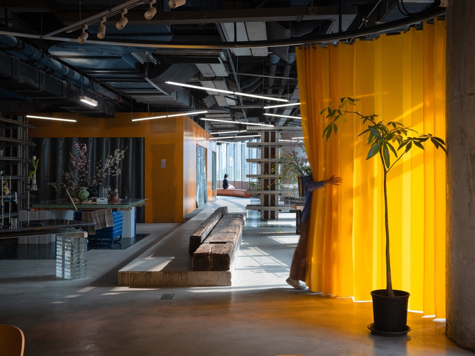 889glo art space by spactrum