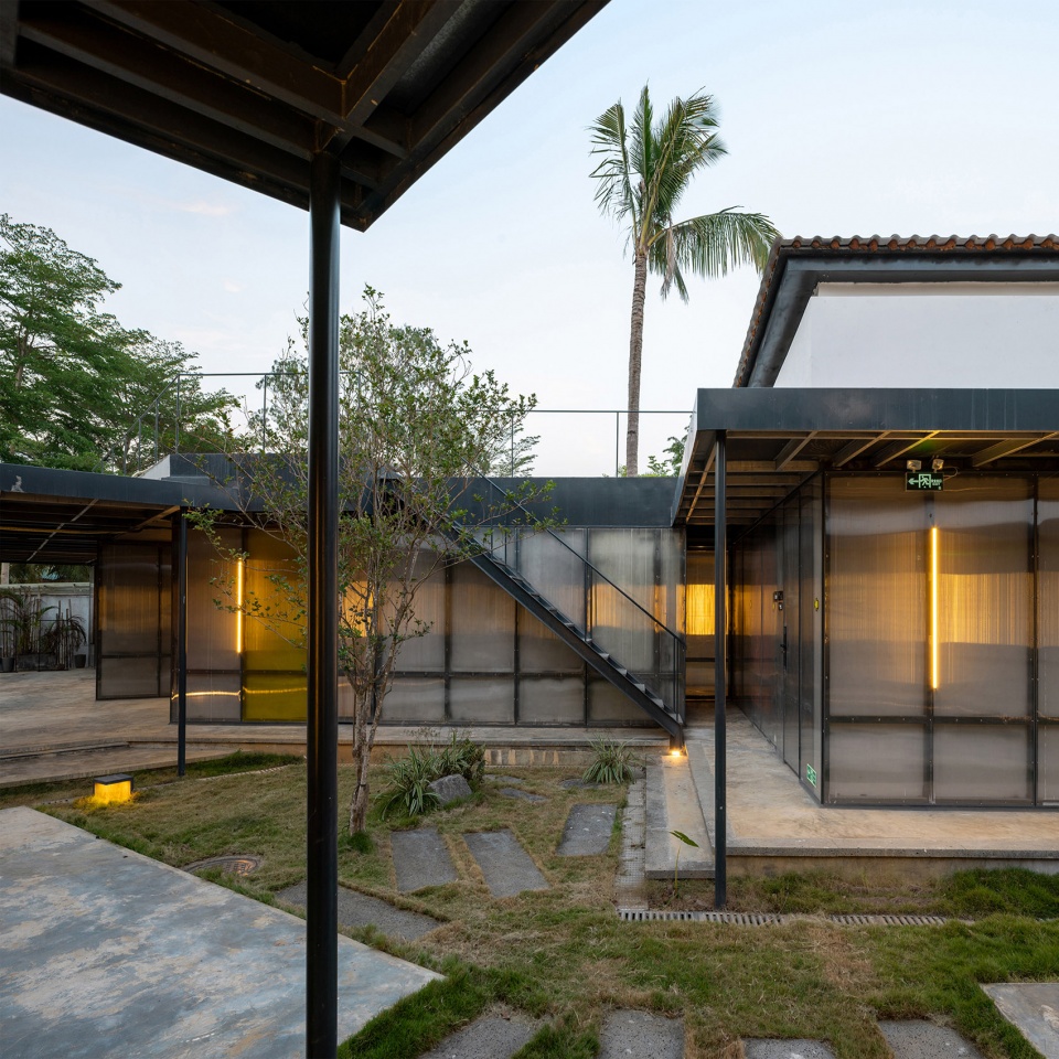 earth hugging duke plaza by edge architect