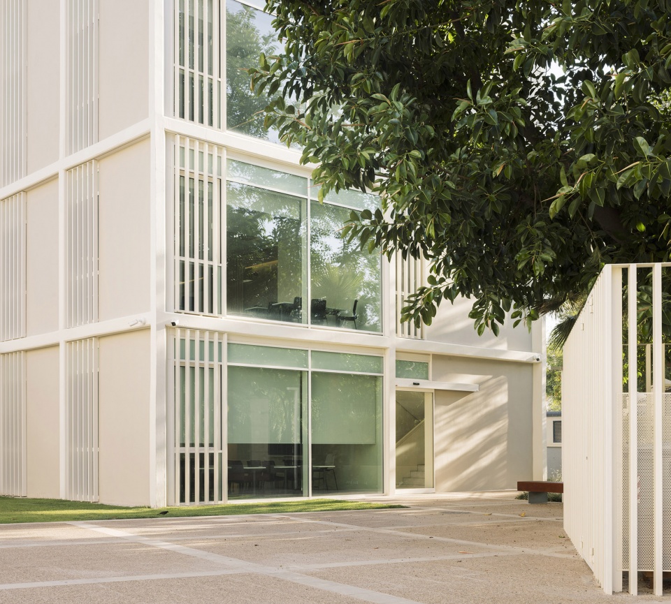 universidad europea turia campus by ramon esteve estudio