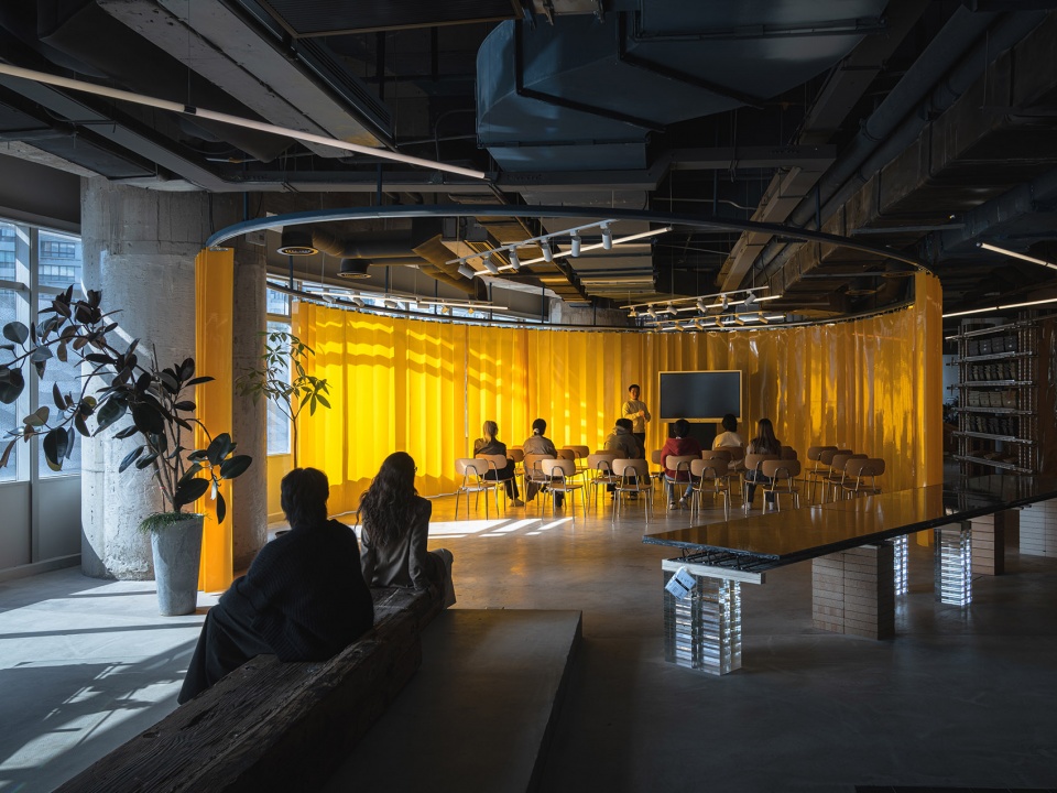 889glo art space by spactrum
