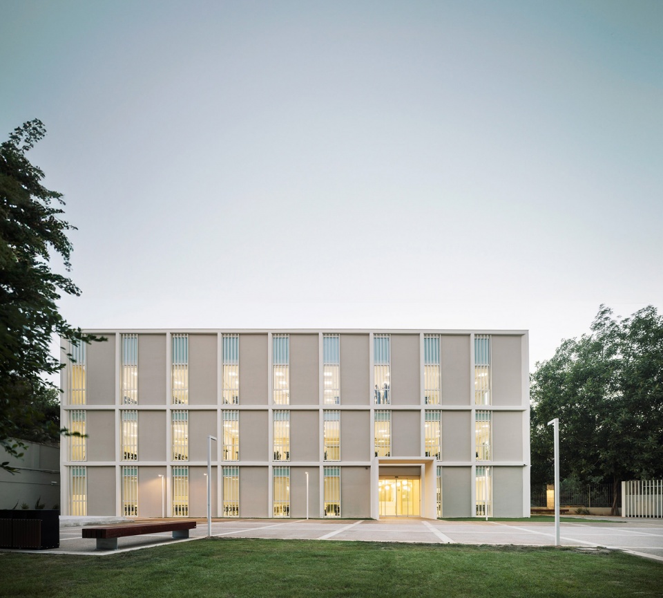 universidad europea turia campus by ramon esteve estudio