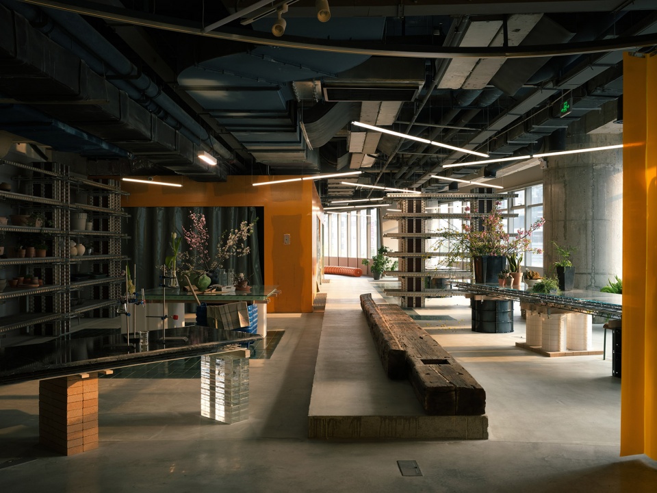 889glo art space by spactrum