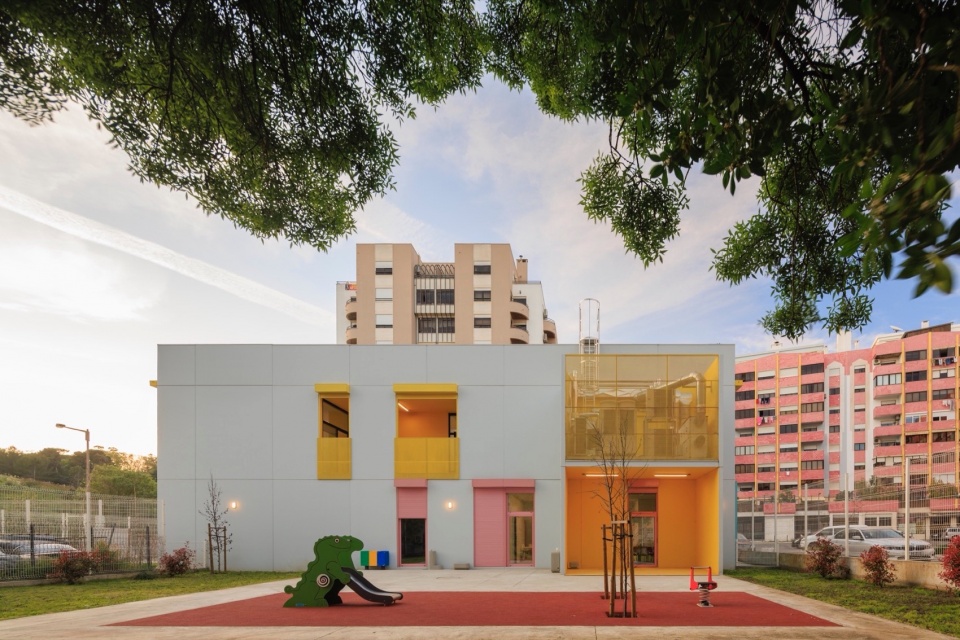 4 Modular Kindergartens in Lisbon by SUMMARY