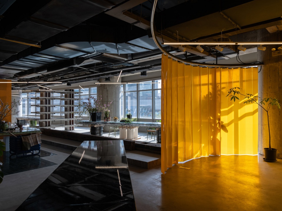 889glo art space by spactrum