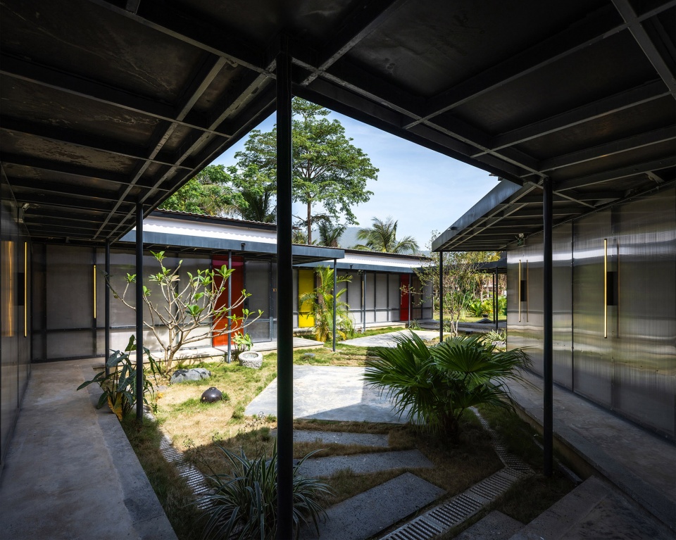earth hugging duke plaza by edge architect