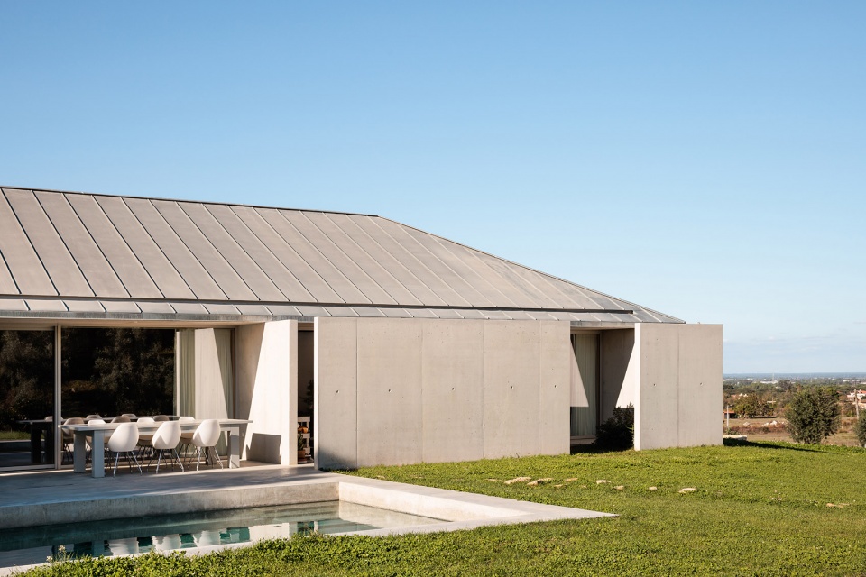 house in serra do louro by joao completo cimbre