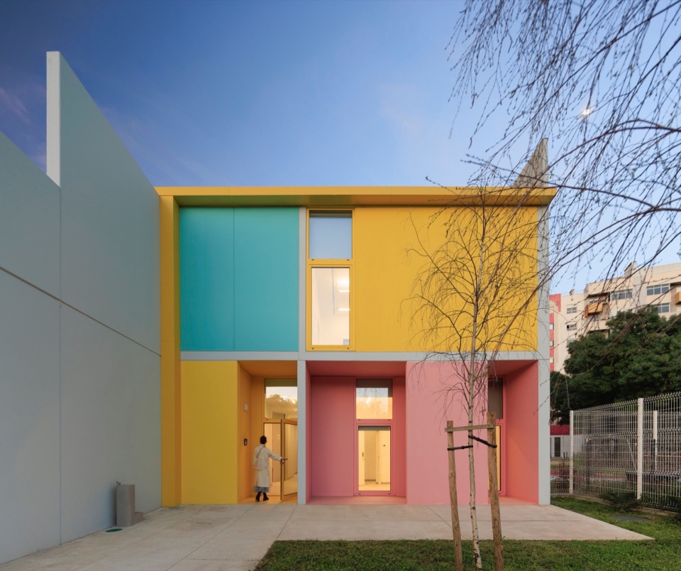 4 Modular Kindergartens in Lisbon by SUMMARY