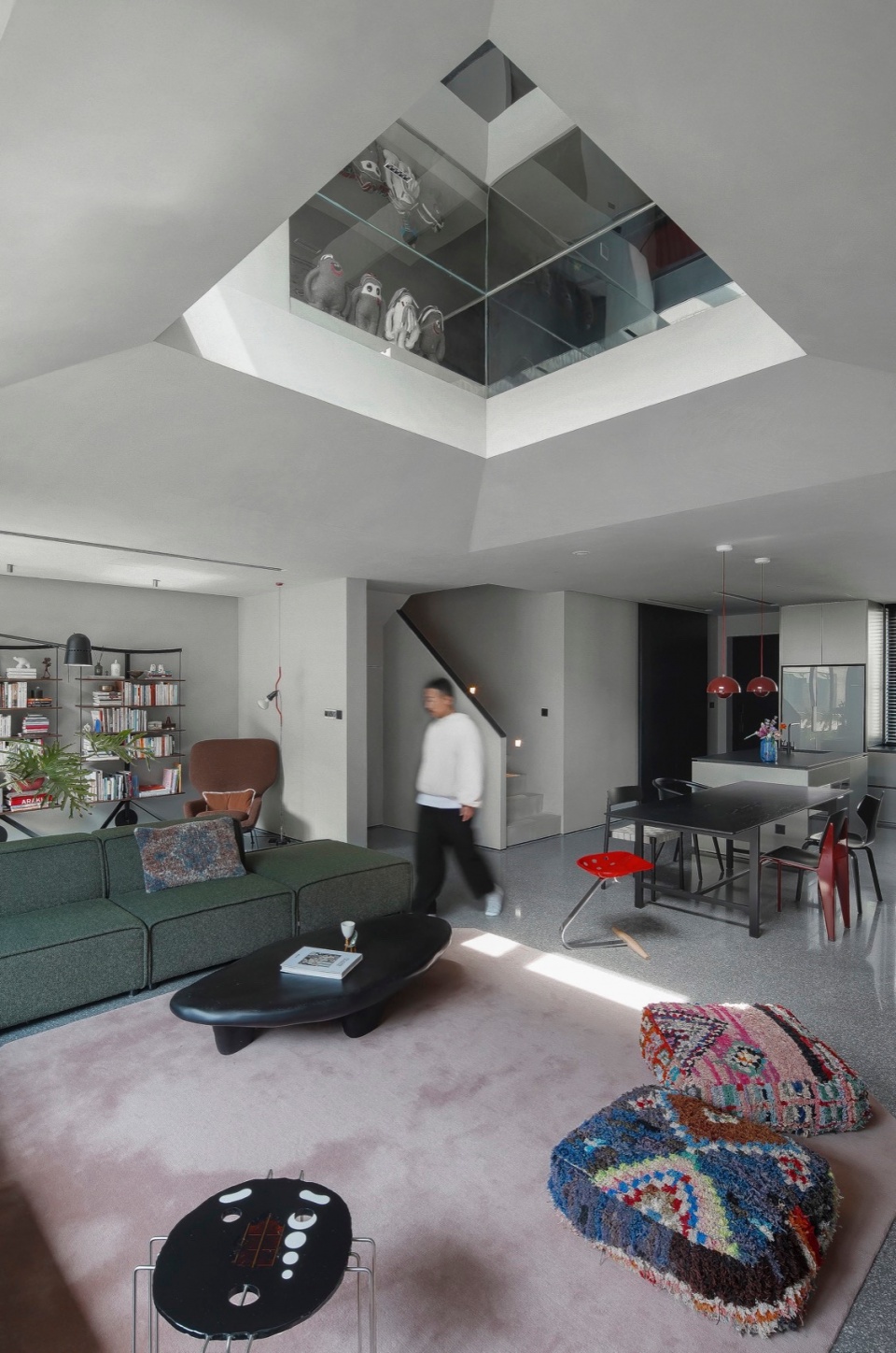 under 35 li xiang