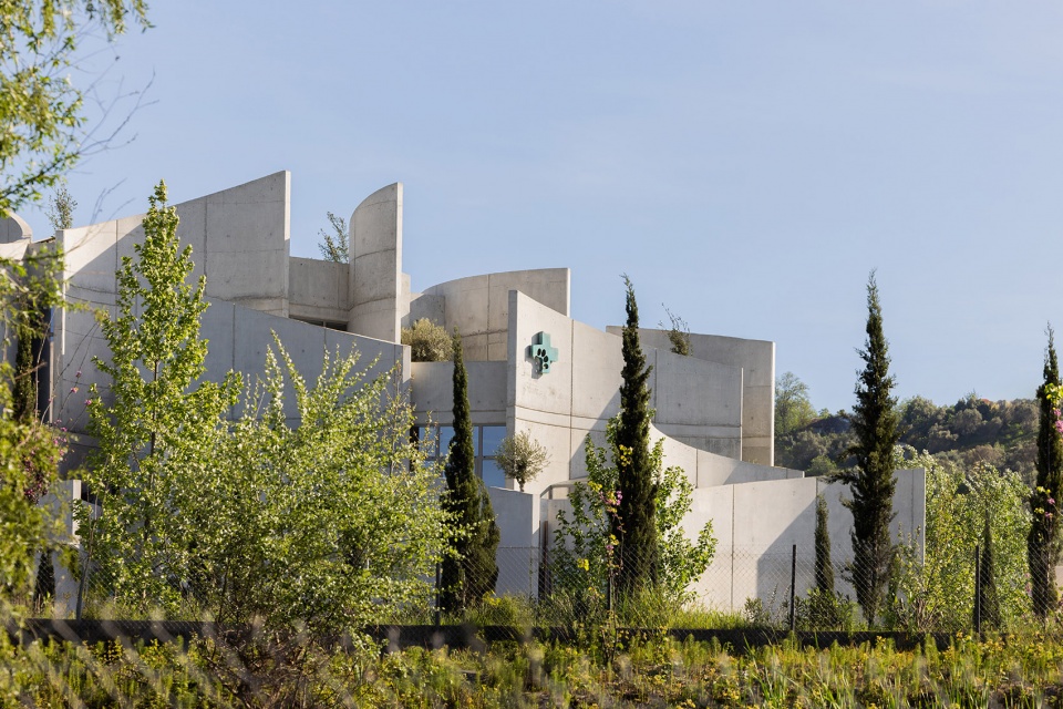 veterinary hospital by davide macullo architects