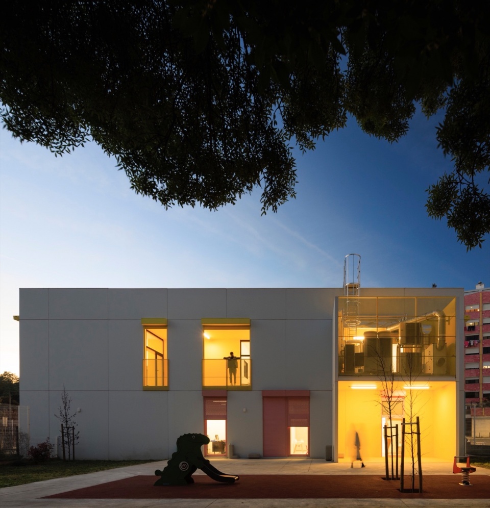 4 Modular Kindergartens in Lisbon by SUMMARY