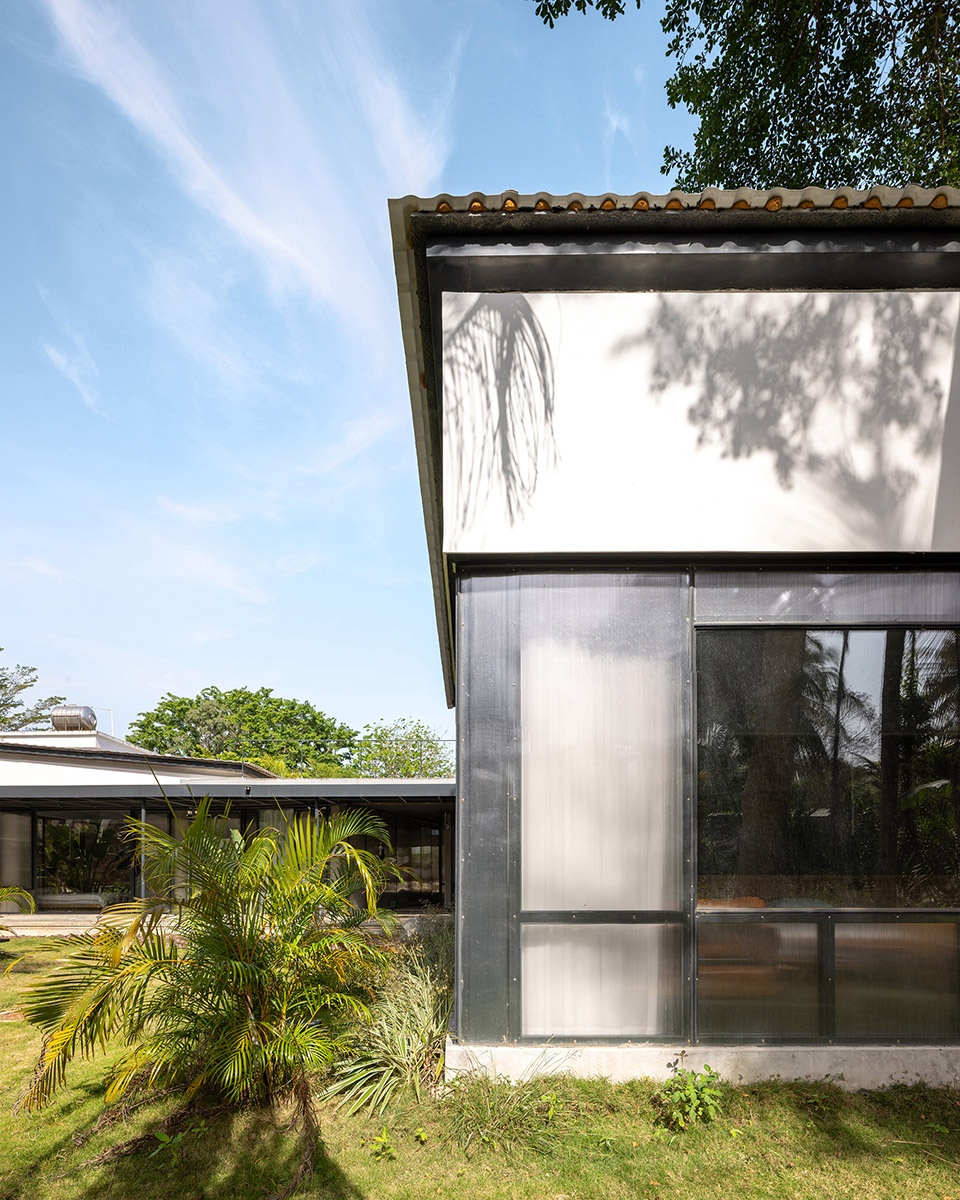 earth hugging duke plaza by edge architect