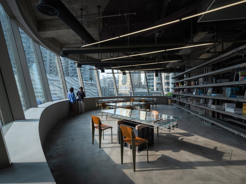 889glo art space by spactrum