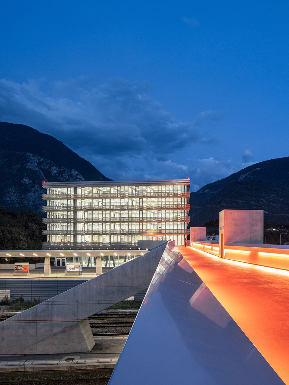 sierre business and general education school by bonnard woeffray architectes