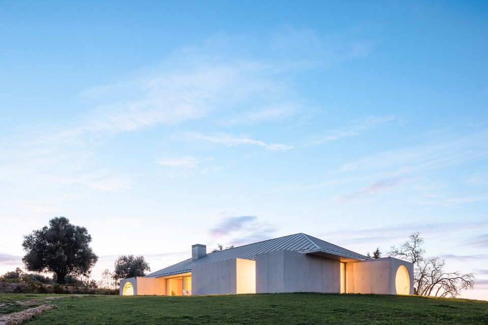 house in serra do louro by joao completo cimbre