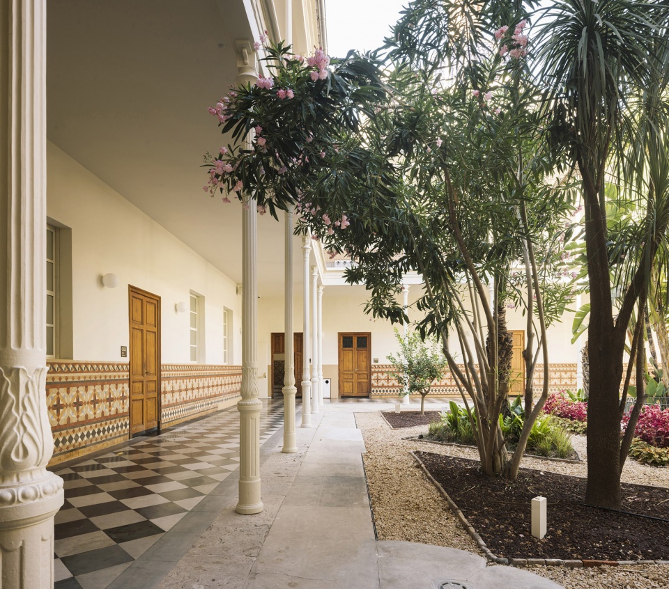 universidad europea turia campus by ramon esteve estudio