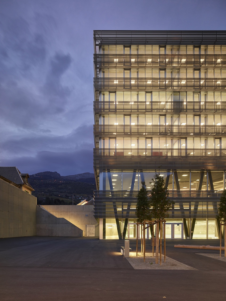 sierre business and general education school by bonnard woeffray architectes