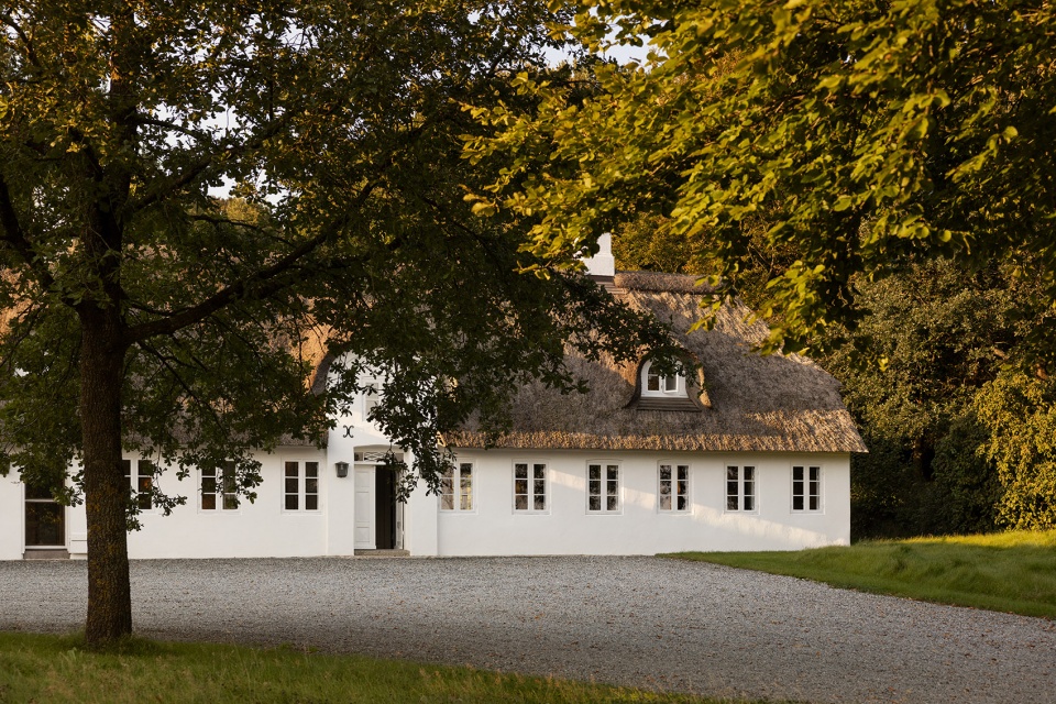 dinesen county house by mentze ottenstein