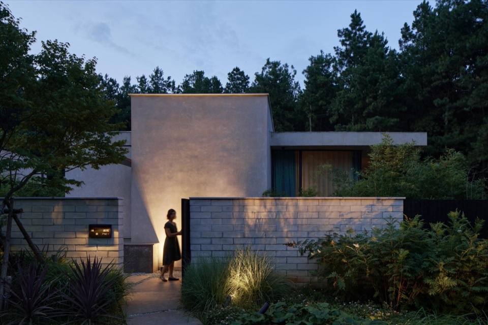 Anadu Pine Villa by STUDIO8 Architects