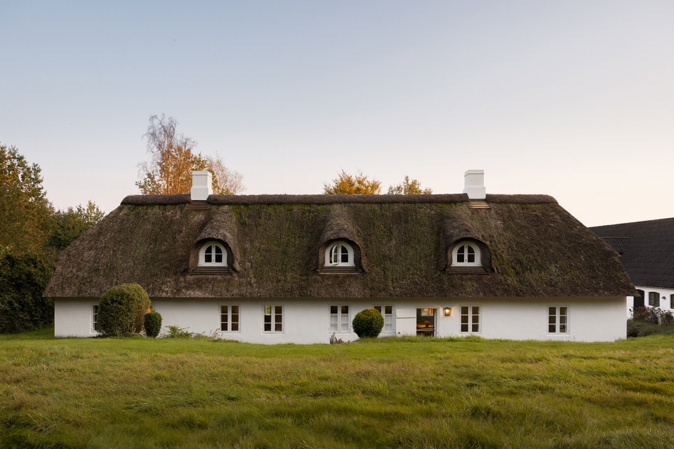 dinesen county house by mentze ottenstein