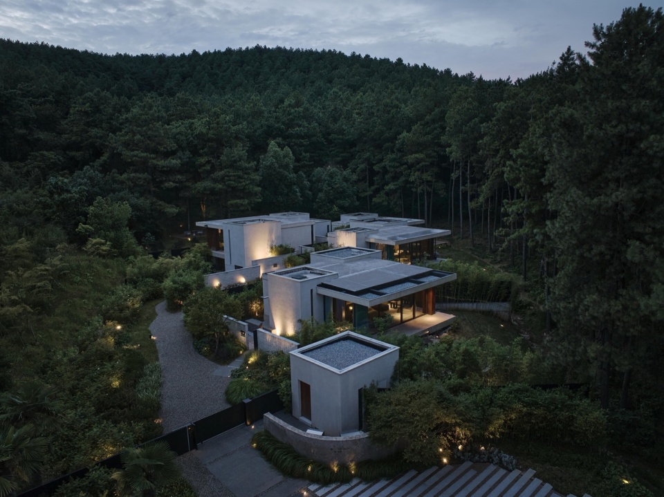 Anadu Pine Villa by STUDIO8 Architects