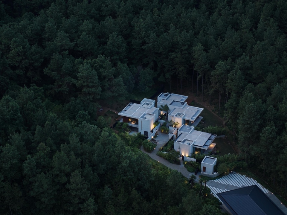 Anadu Pine Villa by STUDIO8 Architects