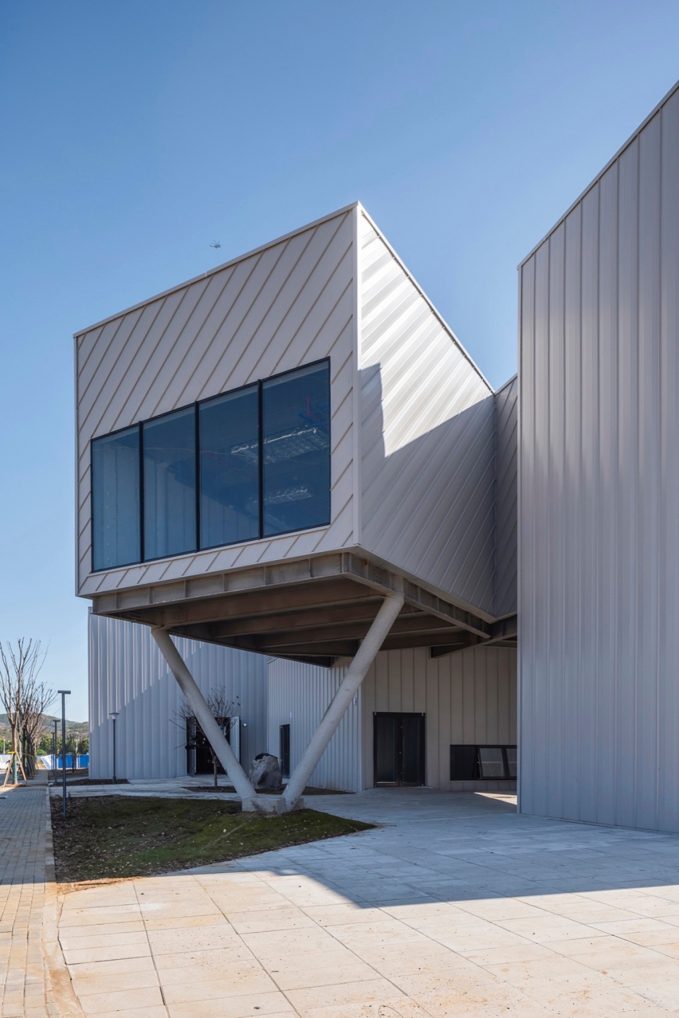 Yue Art Museum Yue Equestrian Hall by CU Office