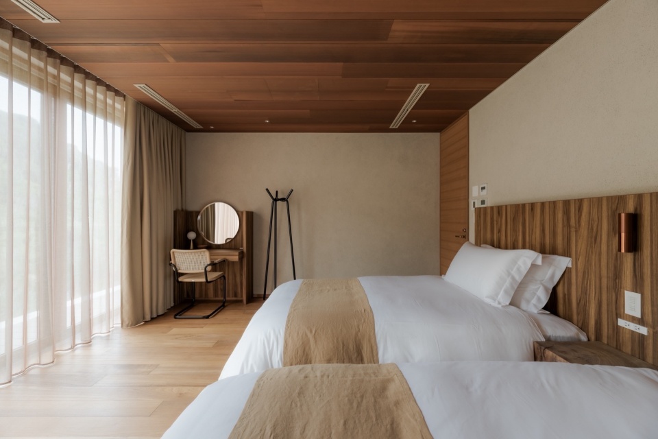 House in Yokosuka by REIICHI IKEDA DESIGN