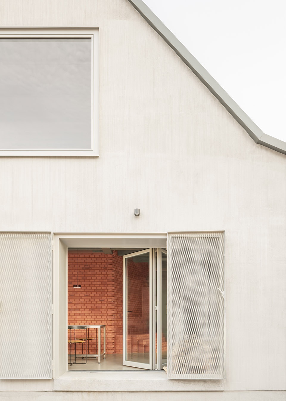 conversion of a settlers house by klopfel zeimer architekten