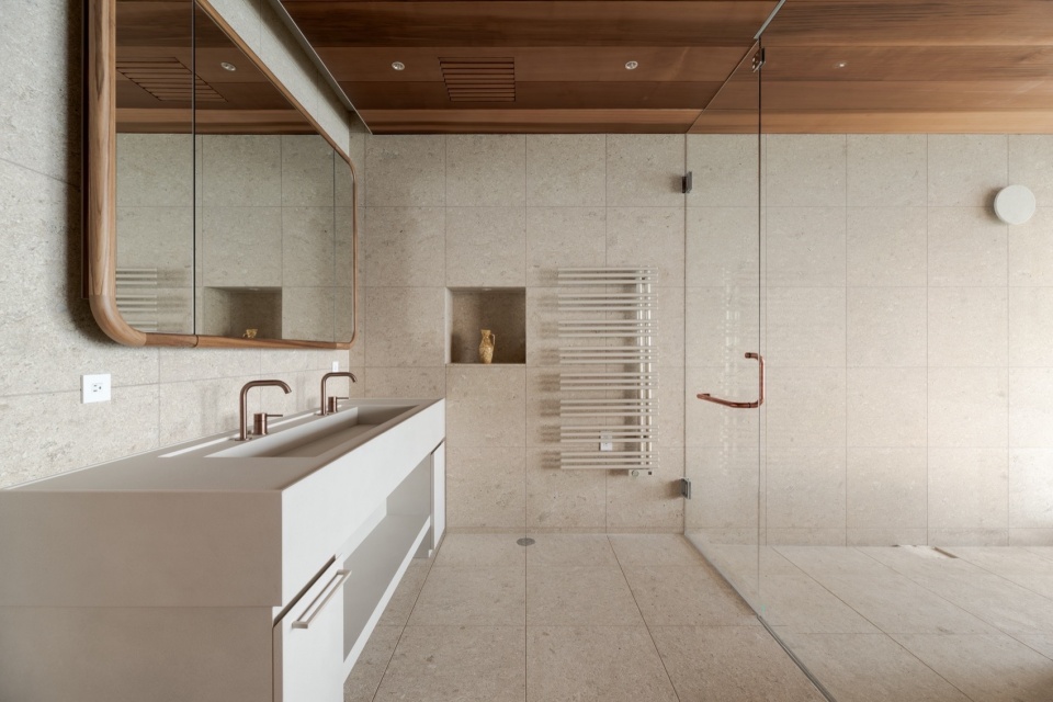 House in Yokosuka by REIICHI IKEDA DESIGN