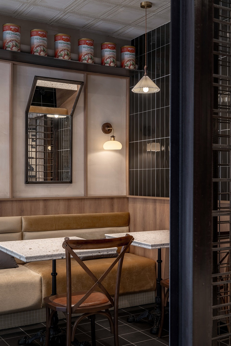 lees pizza by baicai design office