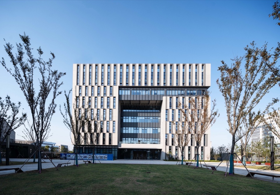 Zhejiang Haiyan Vocational Education Center by TJAD